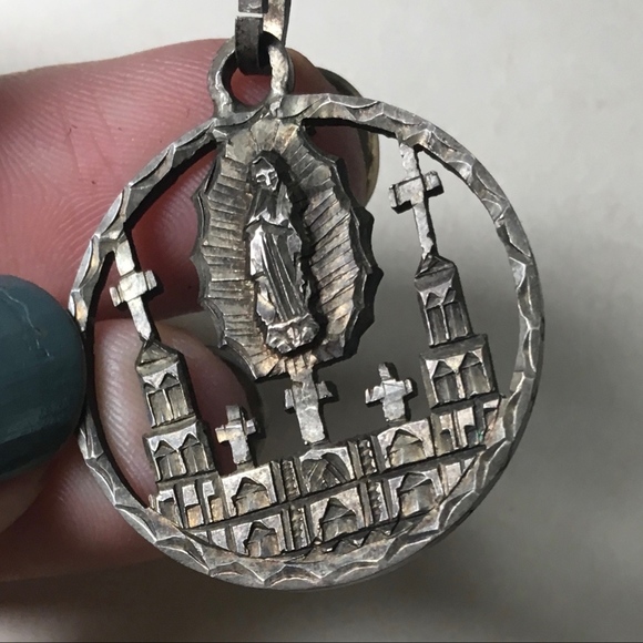 Vintage Jewelry - Pure Silver Religious Carved 1932 pendant Mexico